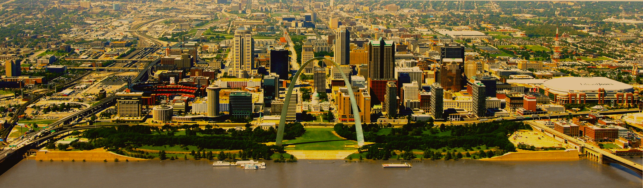 An image of the St. Louis city skyline.